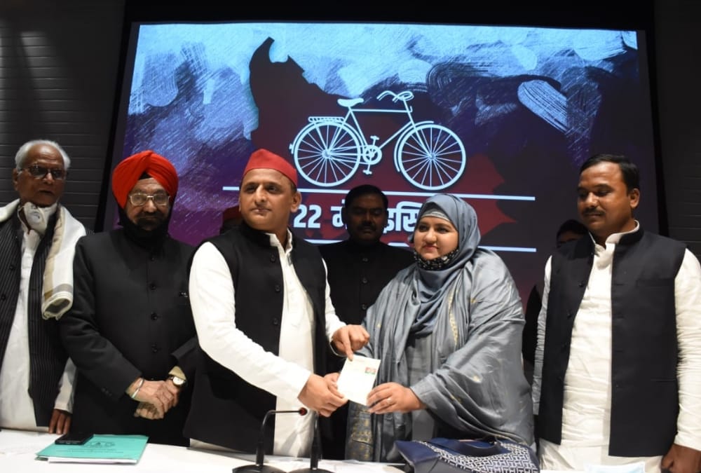 Munavvar Rana's daughter joins Samajwadi Party.