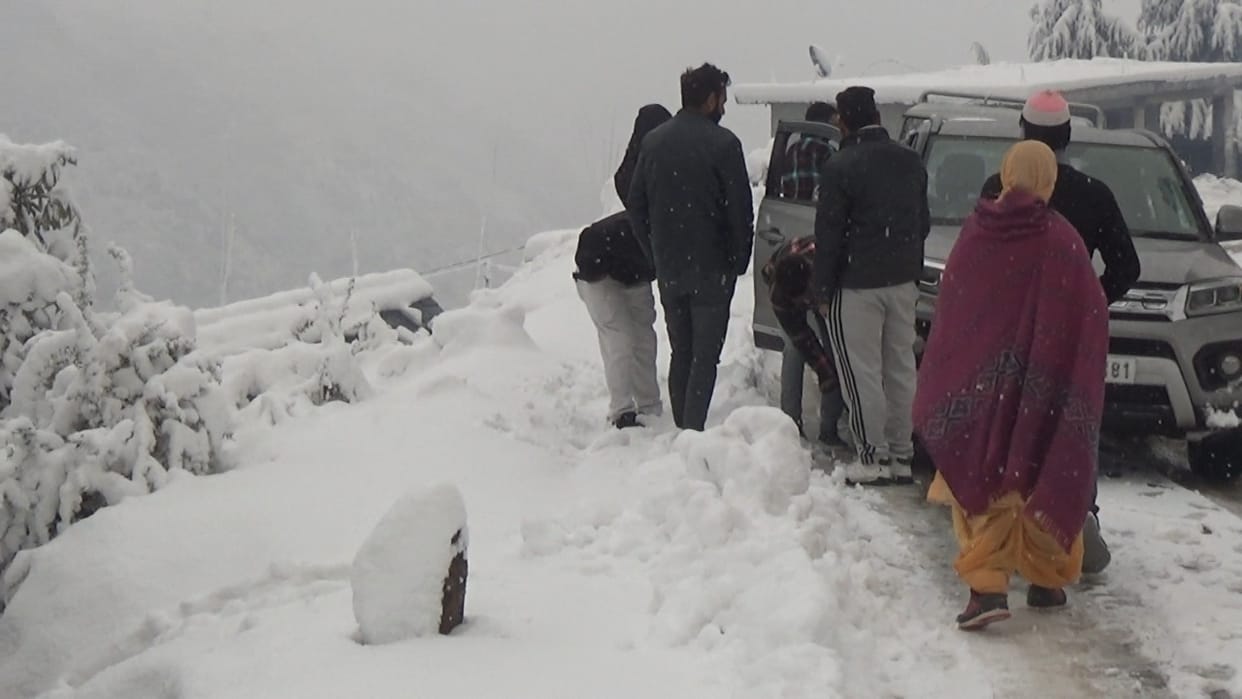 70 road still closed due to snowfall in chamba