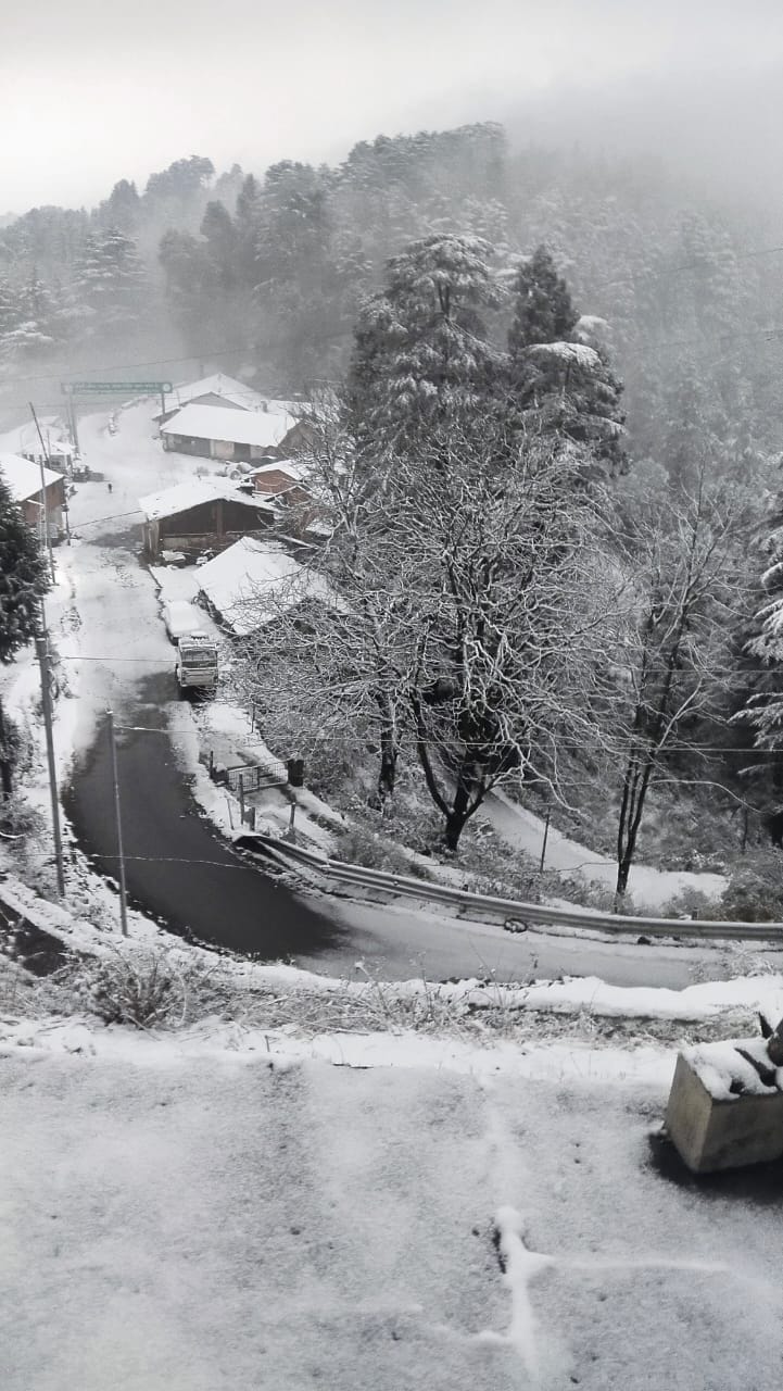 First snowfall of the season occurred in Chakrata Cantonment market