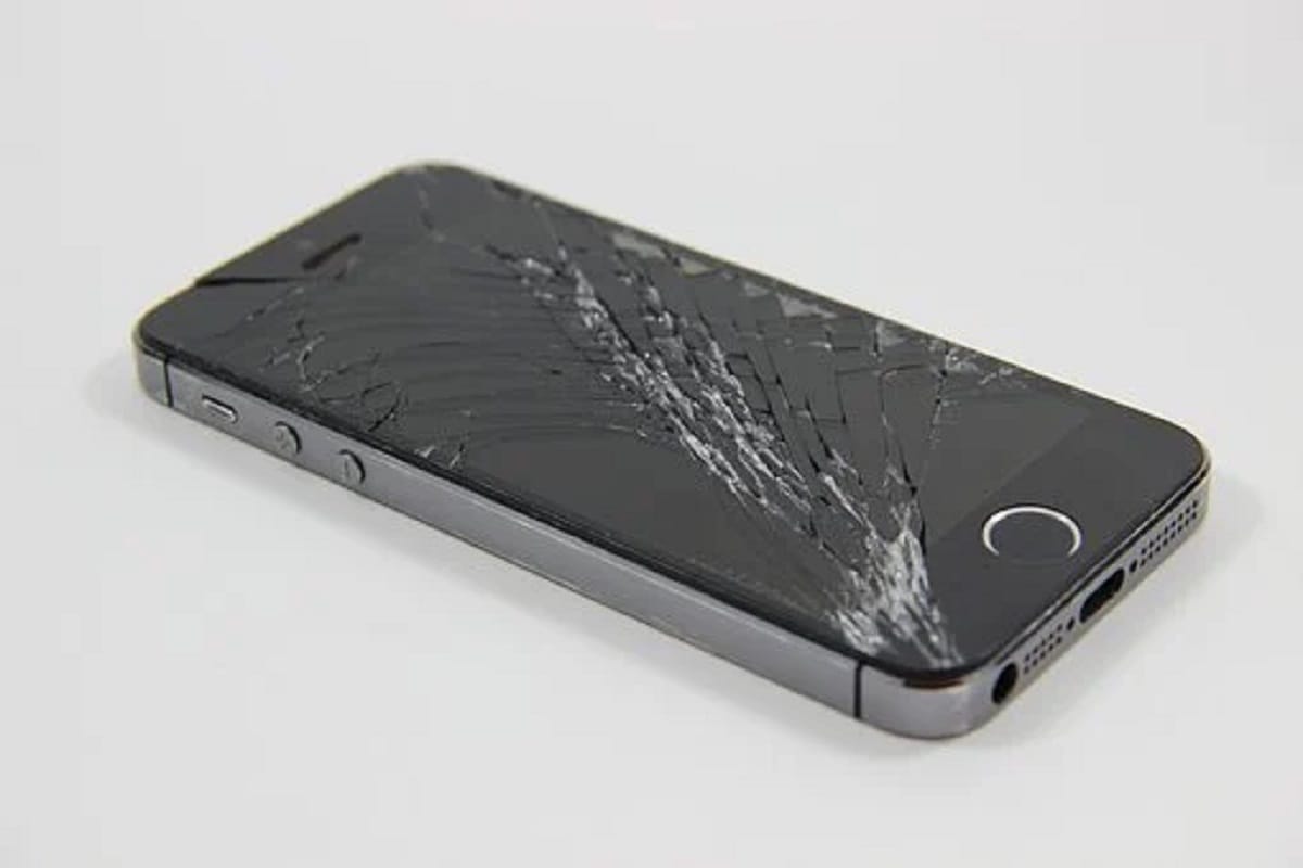 Korea Institute of Science and Technology announced that they have develop a self healing material that can self repair cracks display