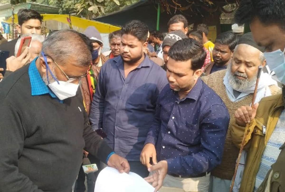 GDA bulldozer on illegal occupation amidst heavy protest in Gorakhpur