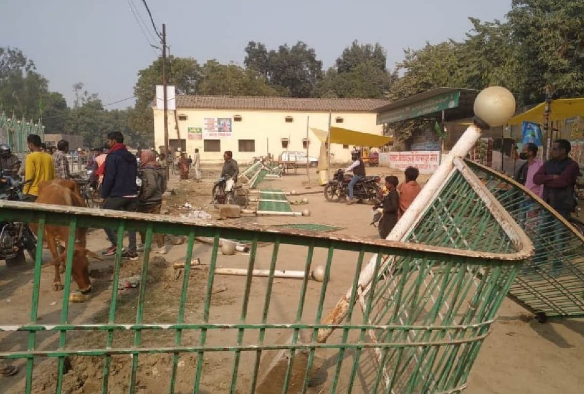 GDA bulldozer on illegal occupation amidst heavy protest in Gorakhpur