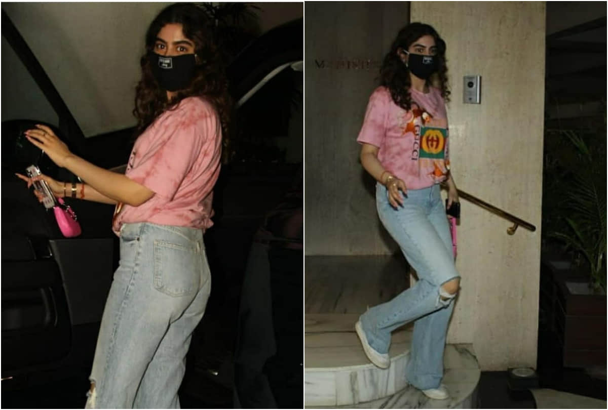 khushi kapoor steps out in cool look wearing 68k tshirt janhvi kapoor impress in blue lehenga