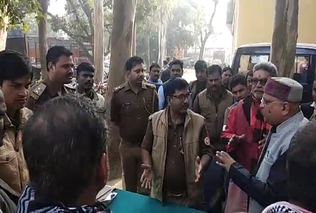 Clash between police Station in-charge and BJP leaders in Kushinagar