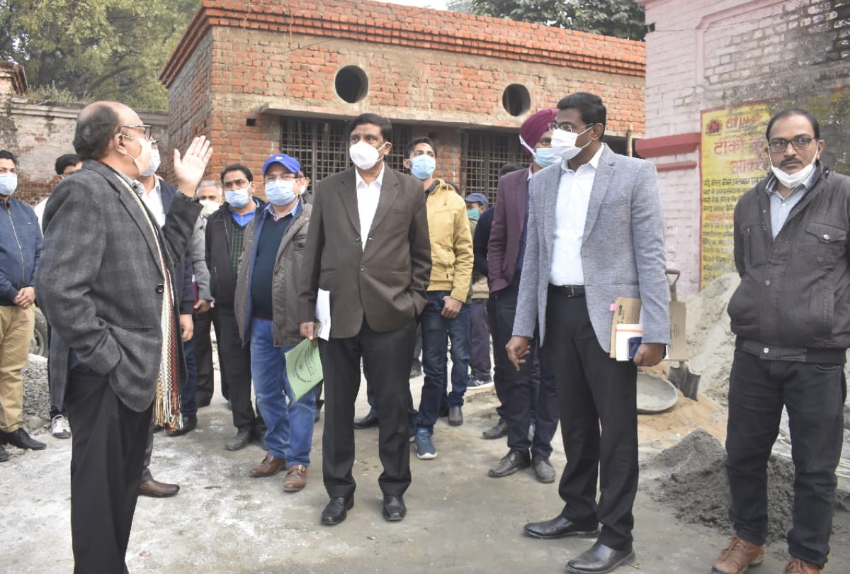 Nodal officer Sanjay R. Bhusreddy inspected vaccine room in gorakhpur CMO office with DM