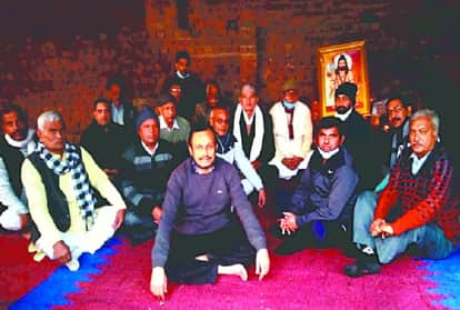 राकेश टिकैट के खिलाफ दोष प्रकट करते ब्राह्मण समाज के लोग