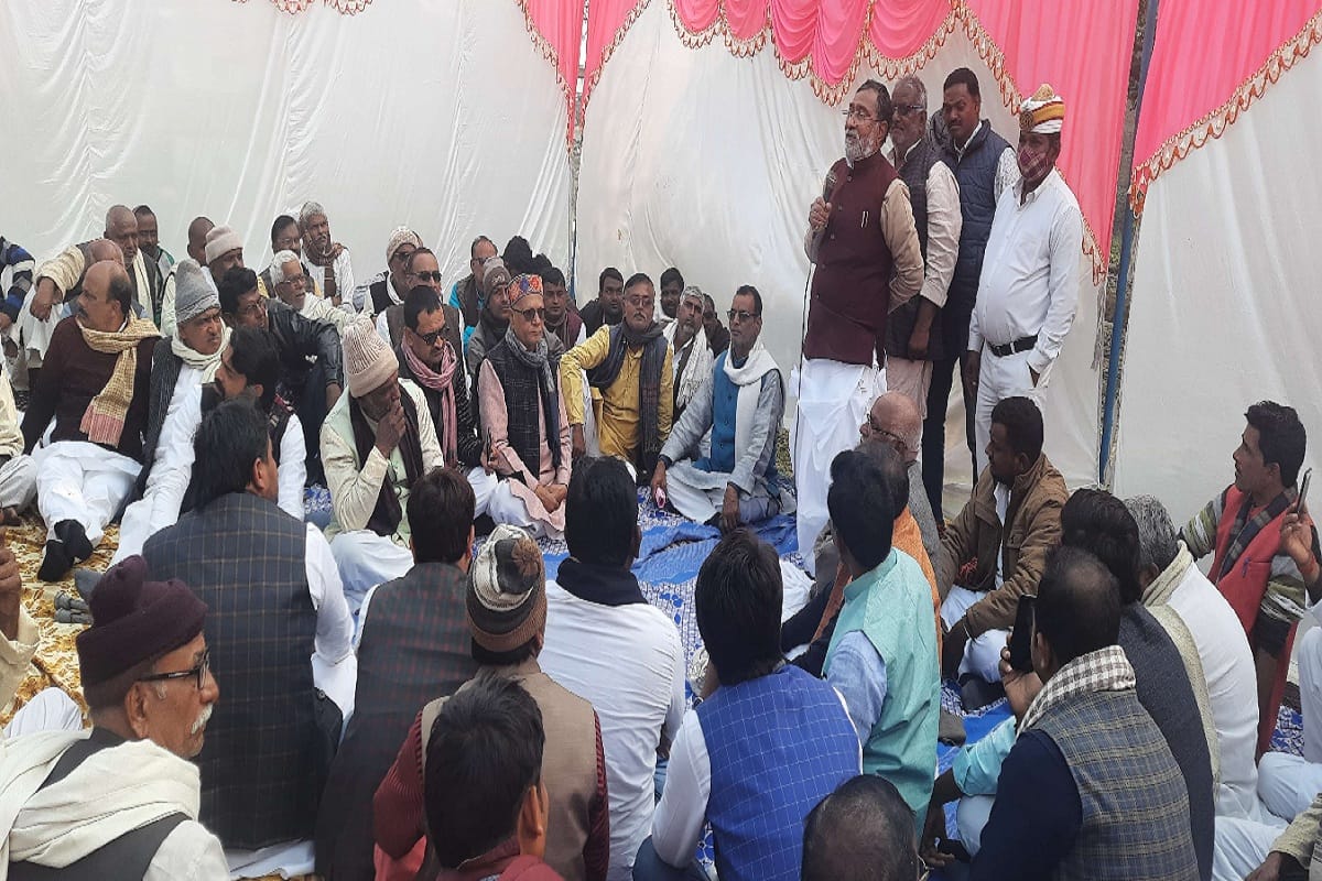 Prime Minister and Chief Minister are on the payroll of Ambani Adani group said Ramgovind Chaudhary in Ballia