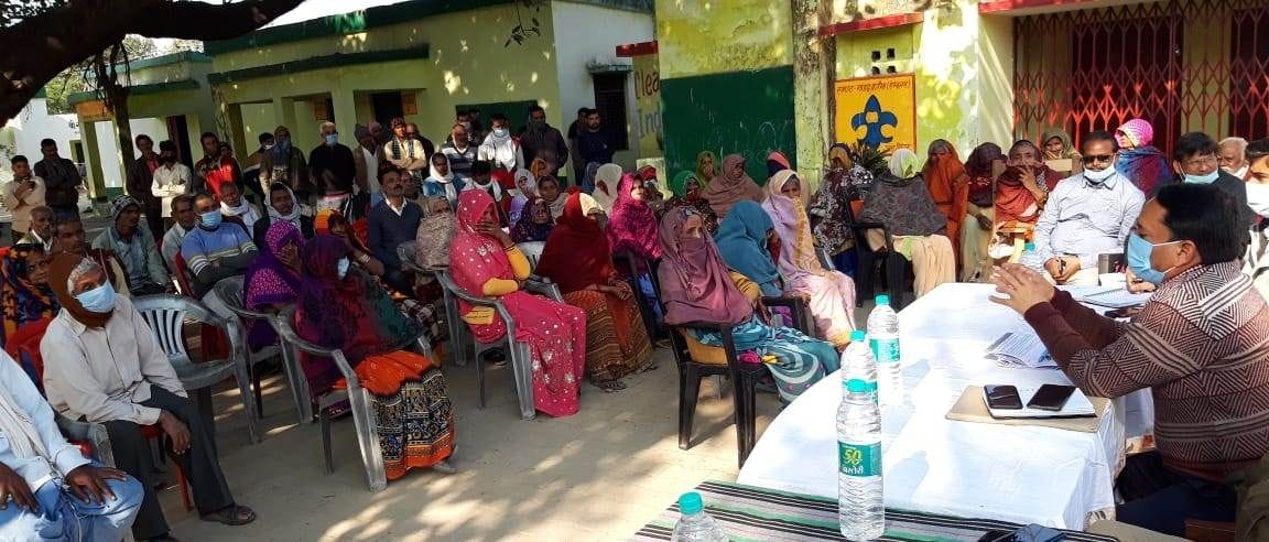 chaupaal lagaakar suneen samasyaen, lekhapaal ko phatakaar