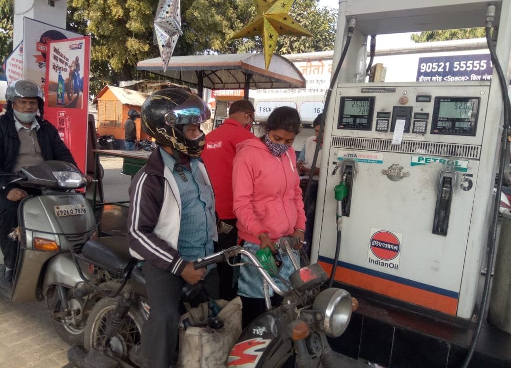 women job on petrol pump first time in moradabad