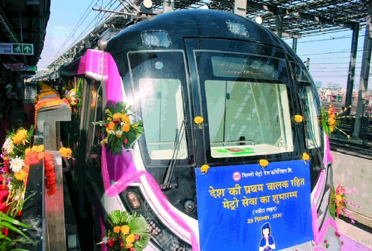 Driverless metro built due to signal satellite and sensor
