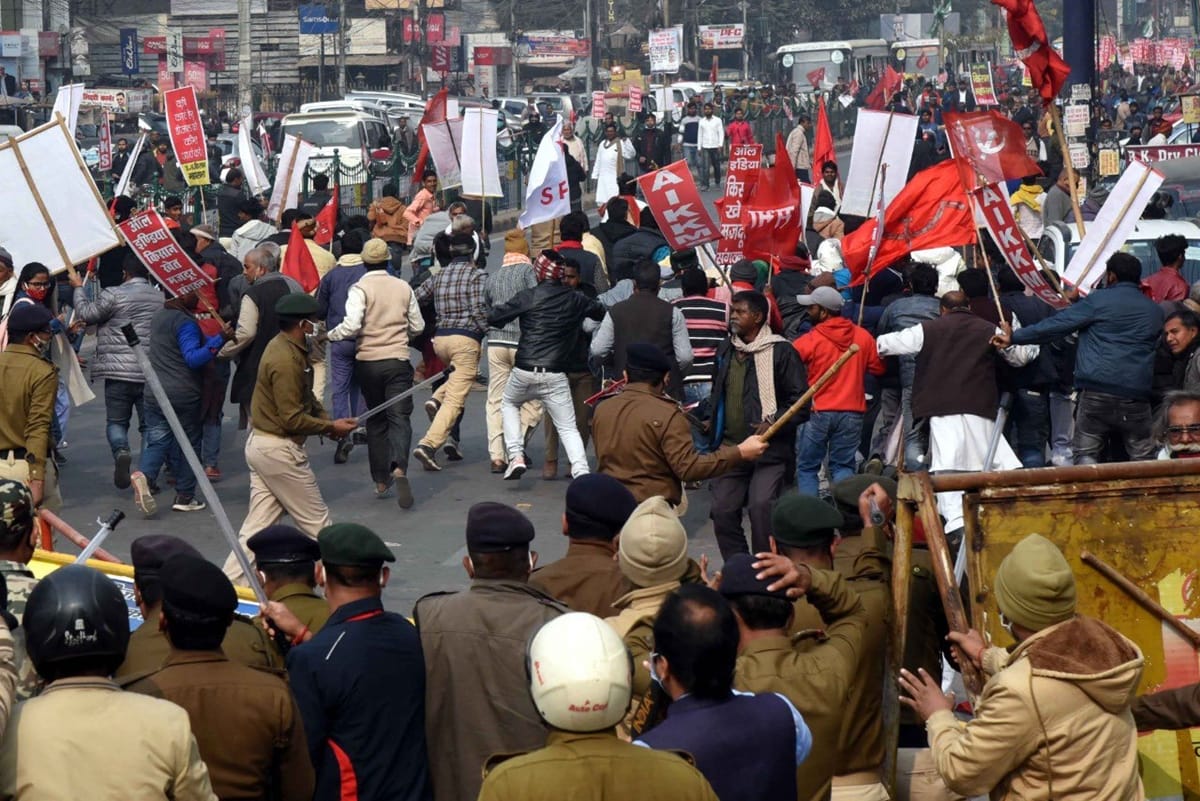 police lathicharged on farmers marching towards rajbhavan against farm laws passed by centre left parties bjp jdu 