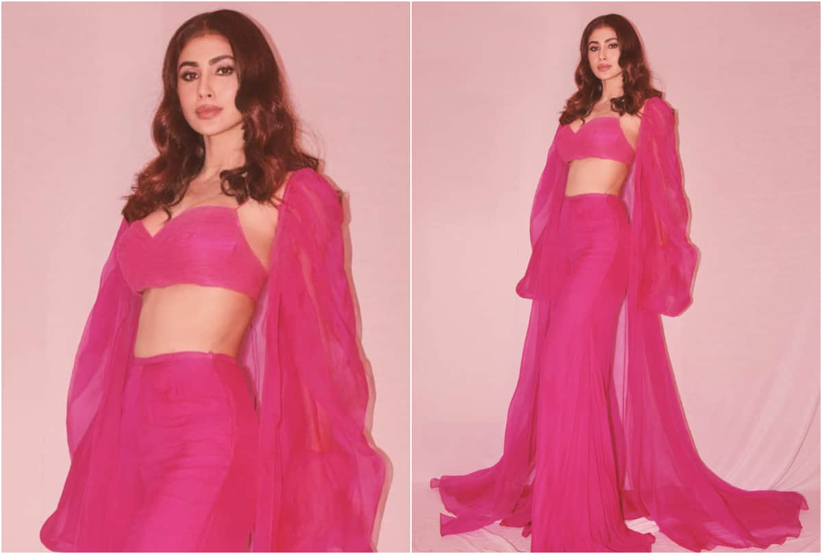 mouni roy give surprise to fan on new year eve with photos of sultry all black look