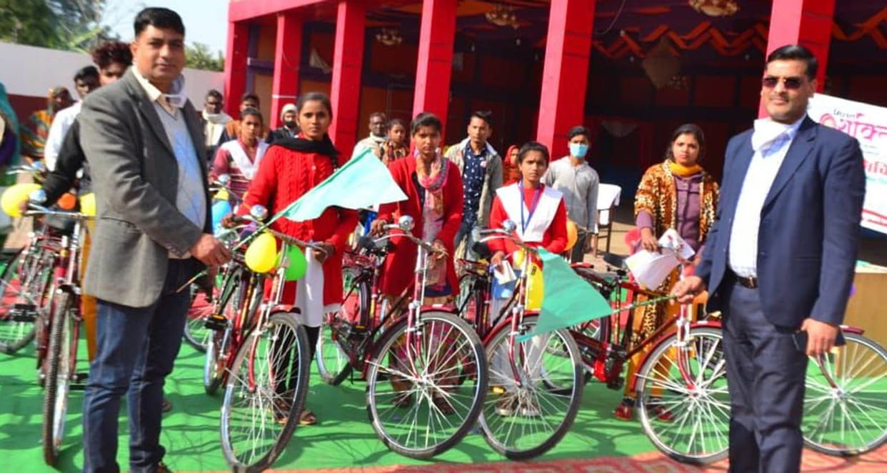 Gave bicycles to 20 students of working families