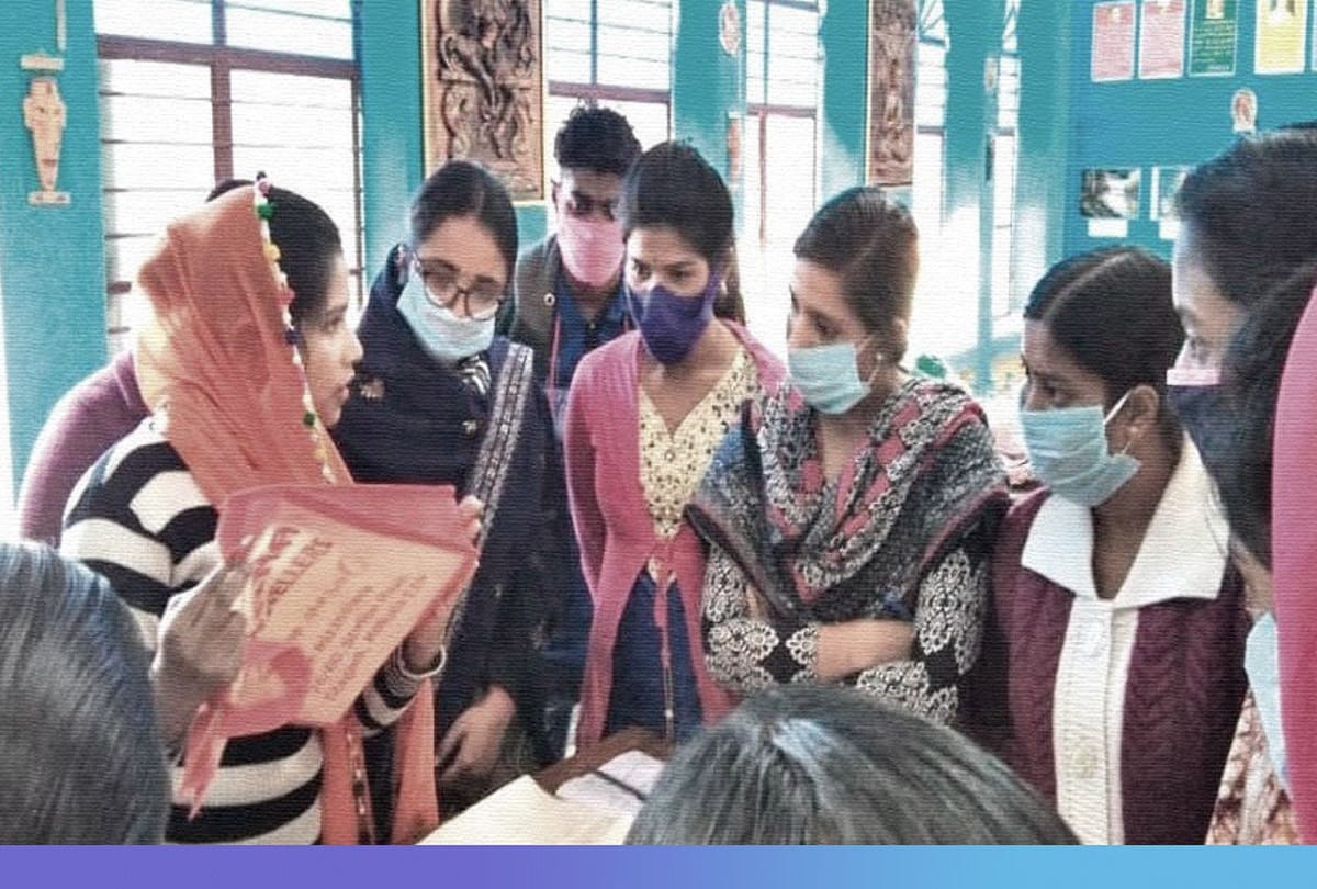 palak roy chowdhury gives sewing training to poor women in hingalganj
