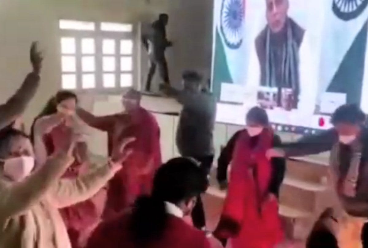 Himachal News: BJP workers nati video viral in solan muted defence minister rajnath singh speech