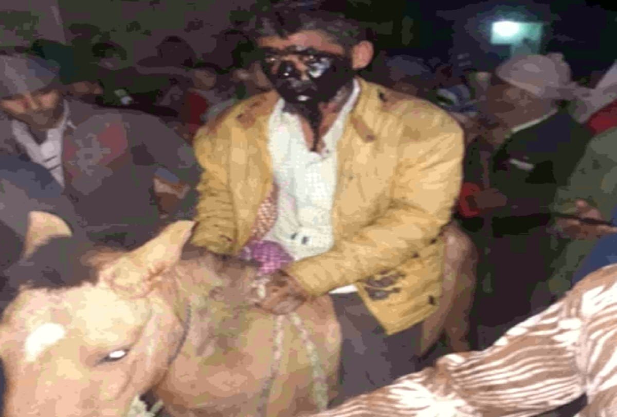 Villagers beaten a man for molesting woman in Bareilly