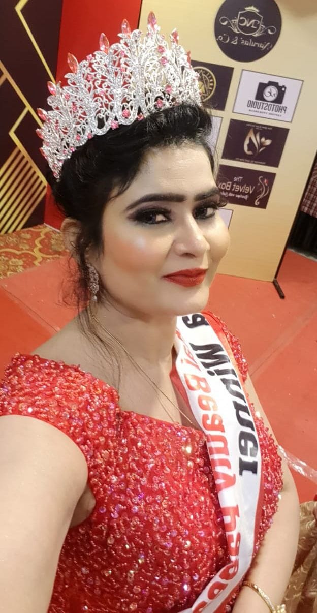 poonam saxena got mrs india gold in Agra