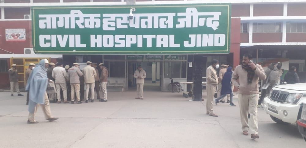 Two factions stabbed in front of bus stand for molesting student, youth dies, three injured