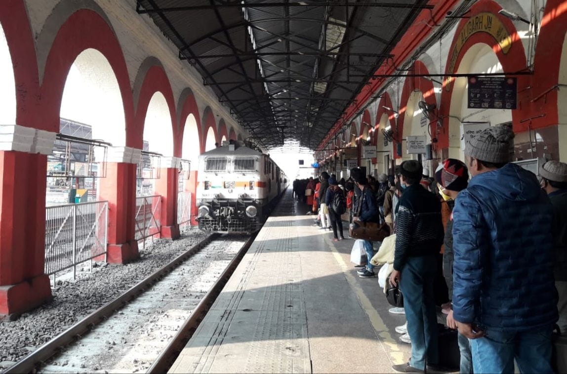 coach indicator at aligarh railway platform is damage
