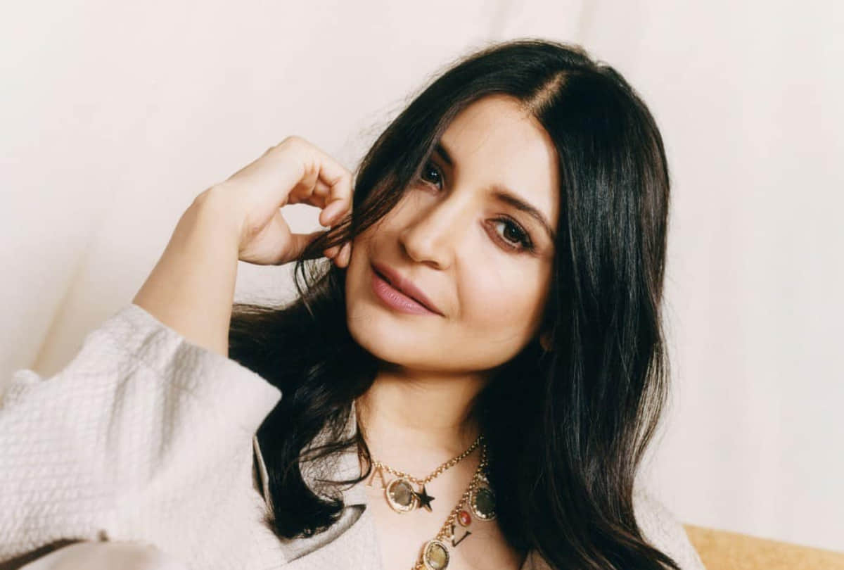 Anushka Sharma proved her love for animals Shares video man who taking care of injured stray dog