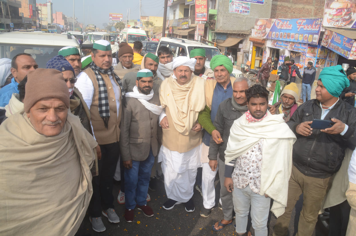 Government should try to find solutions by leaving the strength of farmers: Tikait