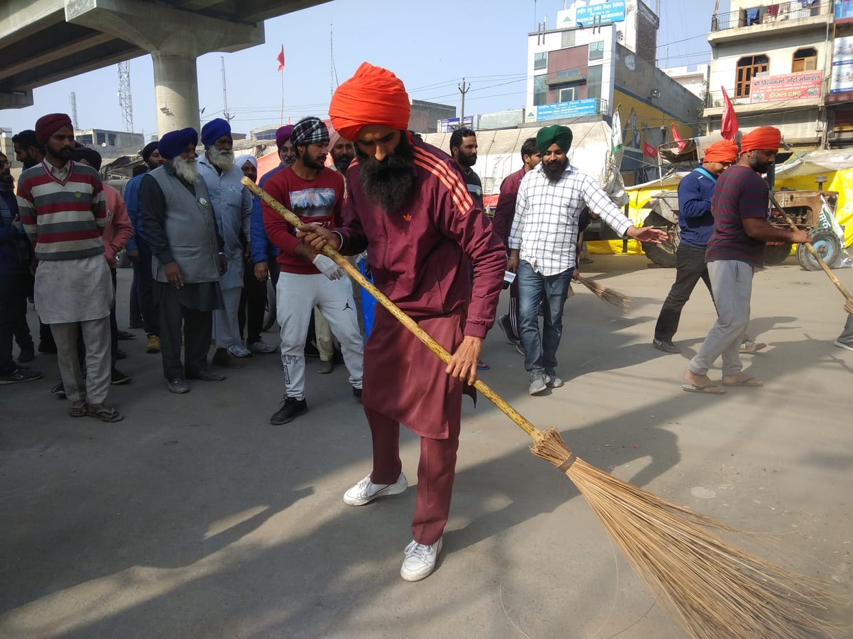 Kanwar Grewal, Sonia Mann and Rajveer Jawanda launched cleanliness drive