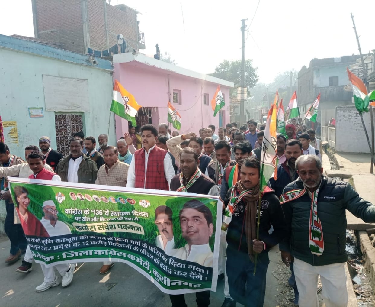 Congressmen undertake a march in protest against agricultural legislation