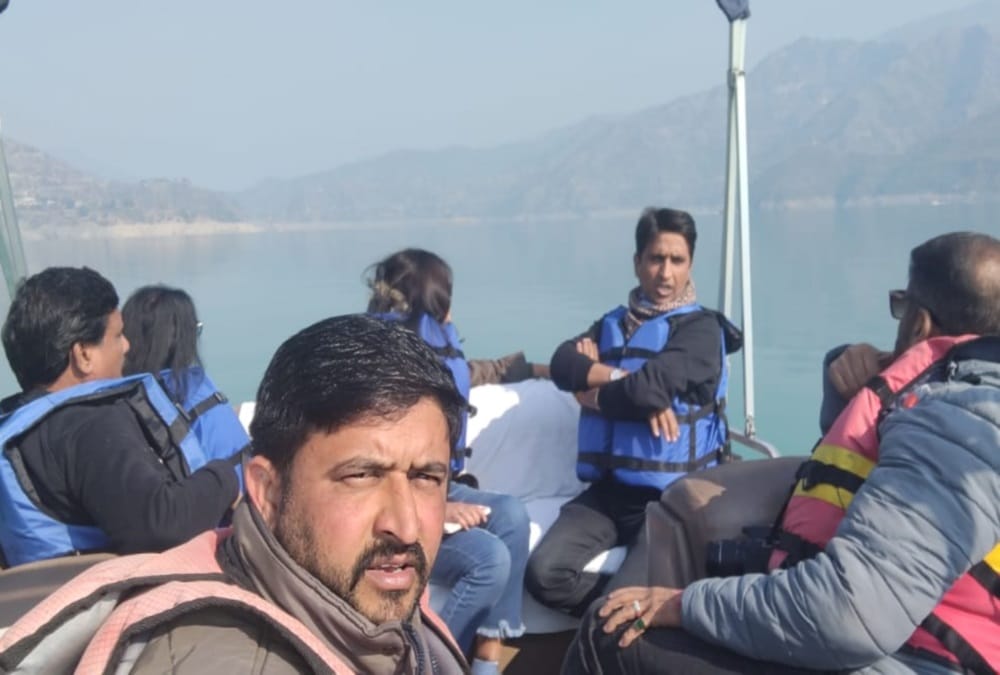 New Year 2021: Tehri lake buzzed with Tourists,  Kumar Vishwas also Enjoyed boating Photos