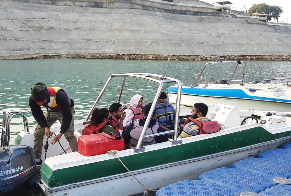 New Year 2021: Tehri lake buzzed with Tourists,  Kumar Vishwas also Enjoyed boating Photos