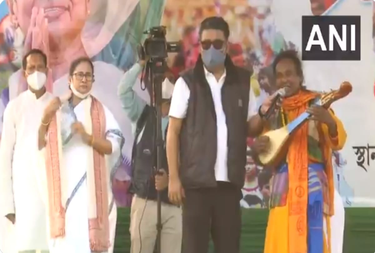 Baul singer Basudeb Das performed at CM Mamata Banerjee rally in Birbhum, who hosted Amit Shah for lunch