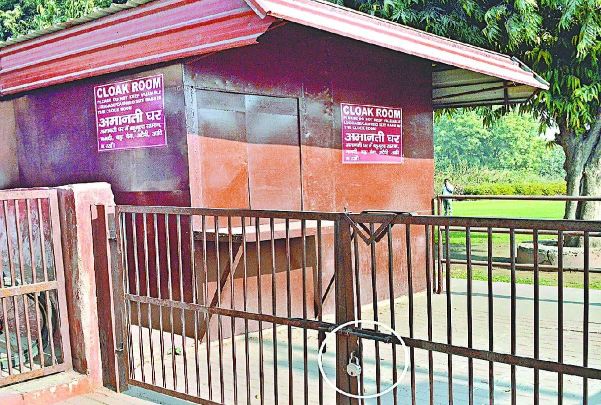 No Locker Starts At Agra Fort Due To Corona Virus Infection