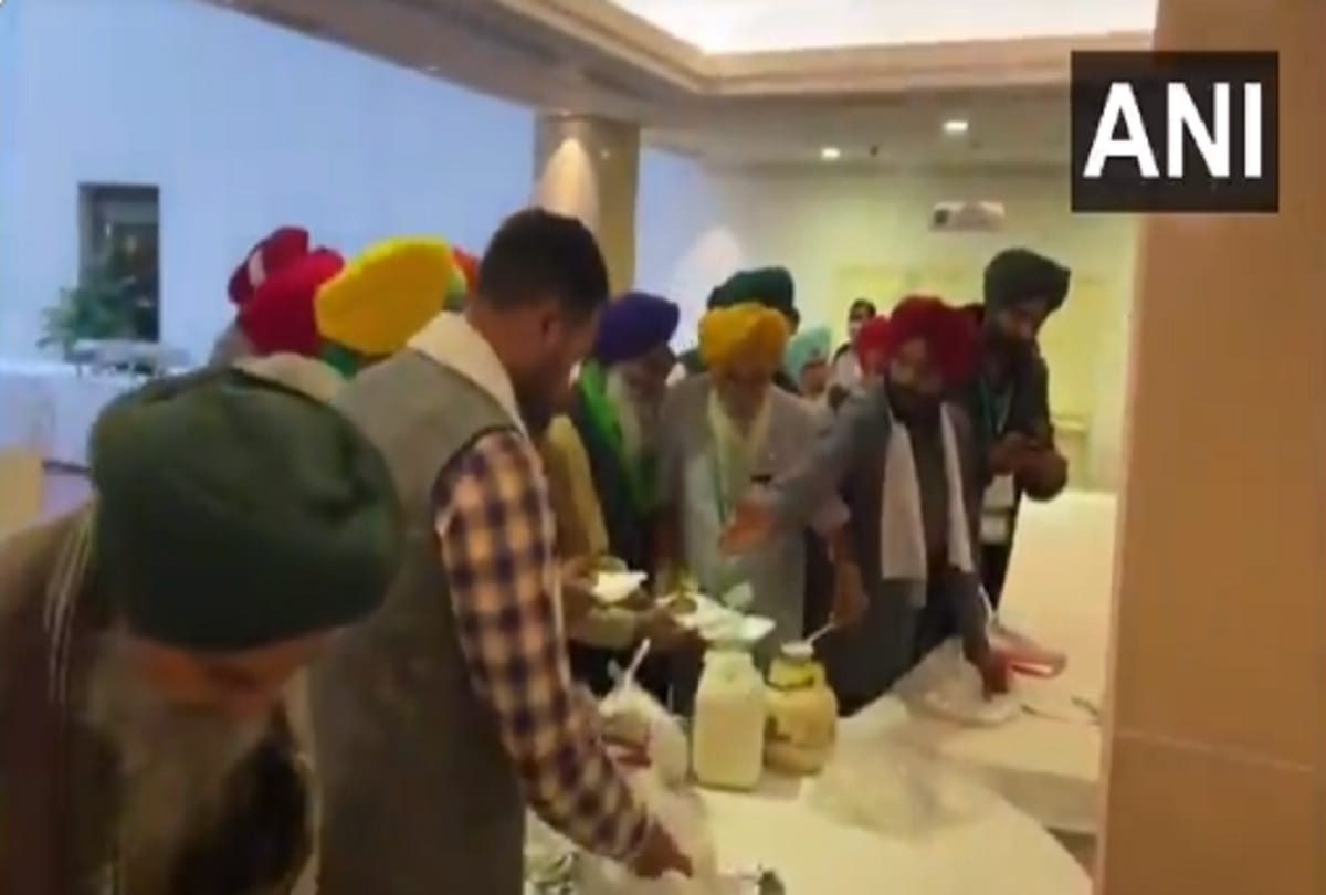 Farmers protest update from not accepting govt food to eating together with ministers see pictures