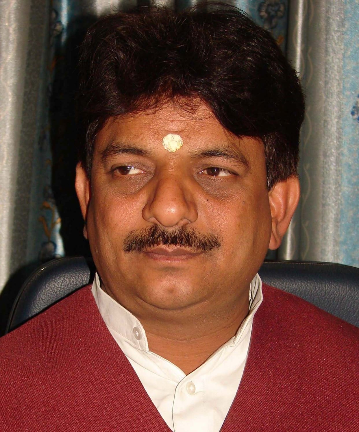 Minister of State Kapil Dev Agarwal's chair was threatened