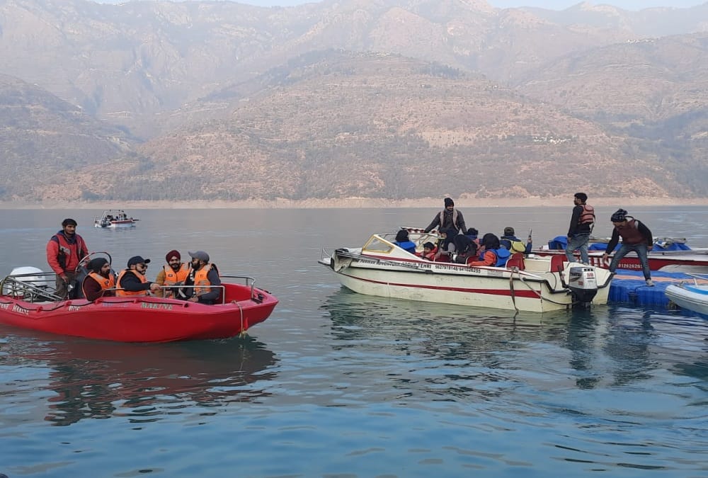 New Year 2021: Tehri lake buzzed with Tourists,  Kumar Vishwas also Enjoyed boating Photos