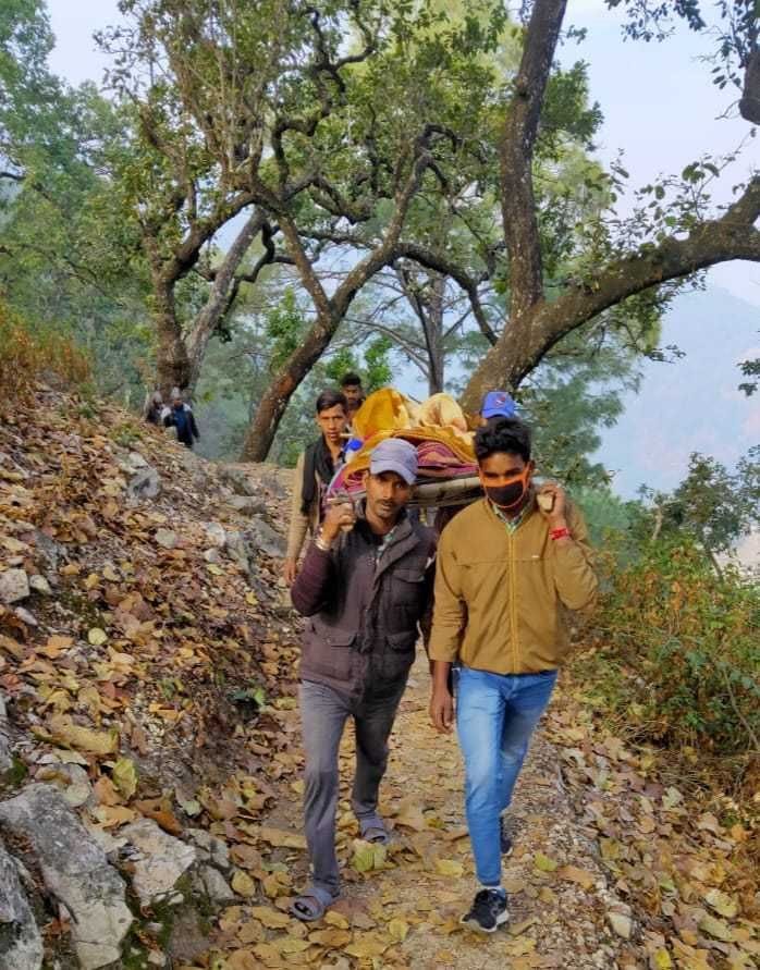 A girl fell from a tree died in Haldwani
