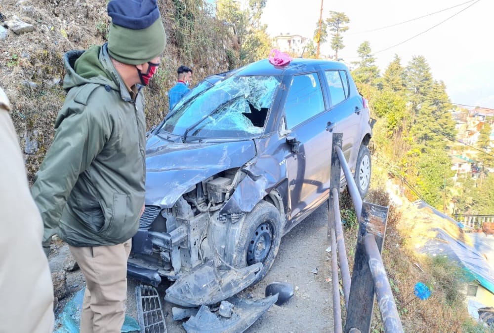 Uttarakhand Weather Latest News: Frost Become Danger in Mussoorie, Tourist Vehicles Slipping photos