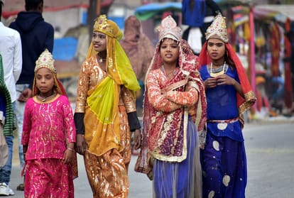 Settled fair, children scattered in the veneer of gods and goddesses with saint Mahatma