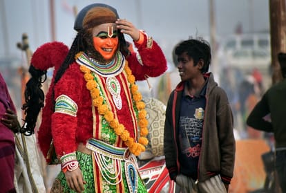 Settled fair, children scattered in the veneer of gods and goddesses with saint Mahatma