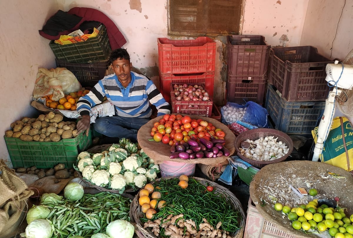 Special story of hardworking people self-sufficient after job left in lockdown in maharajganj