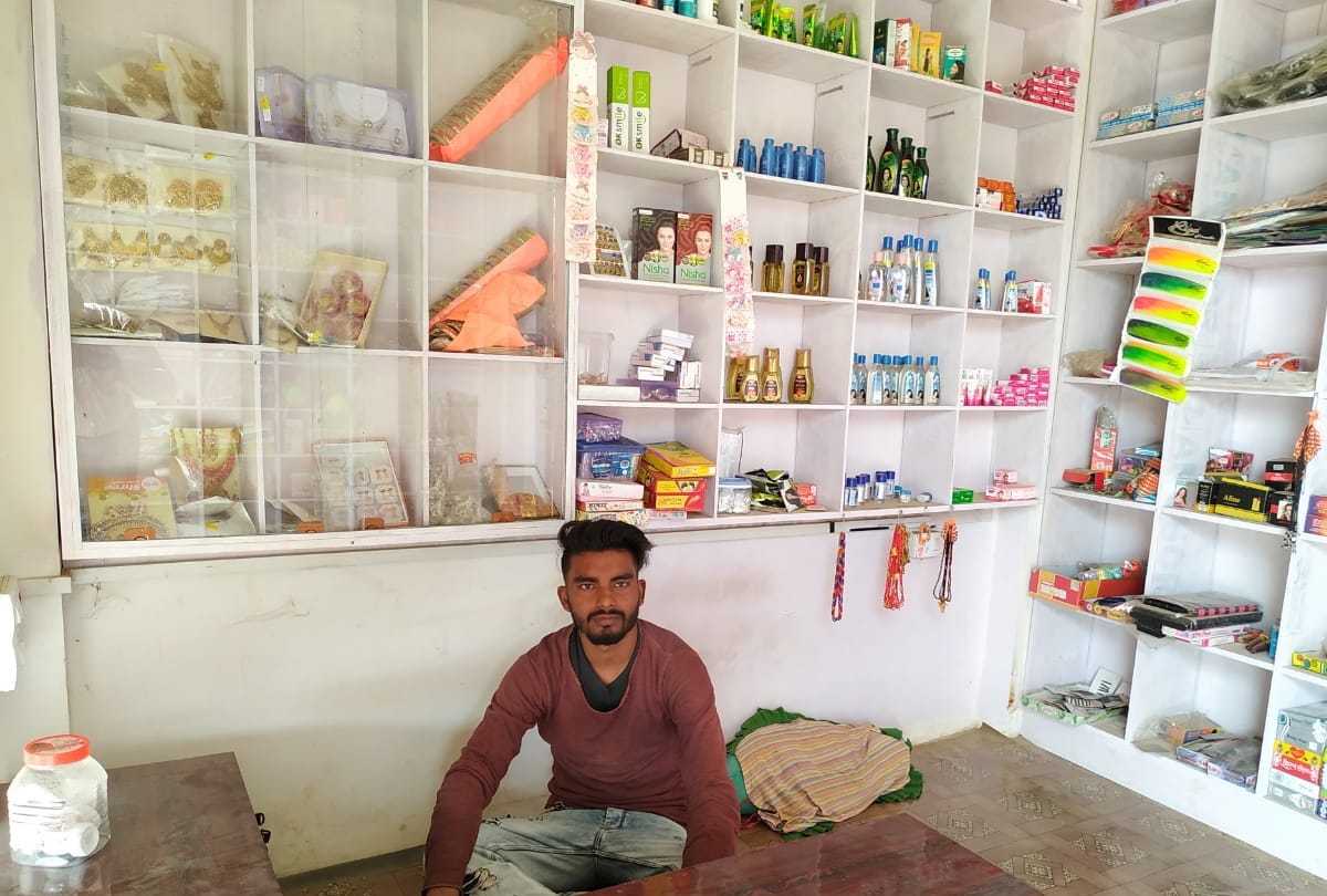 Special story of hardworking people self-sufficient after job left in lockdown in maharajganj