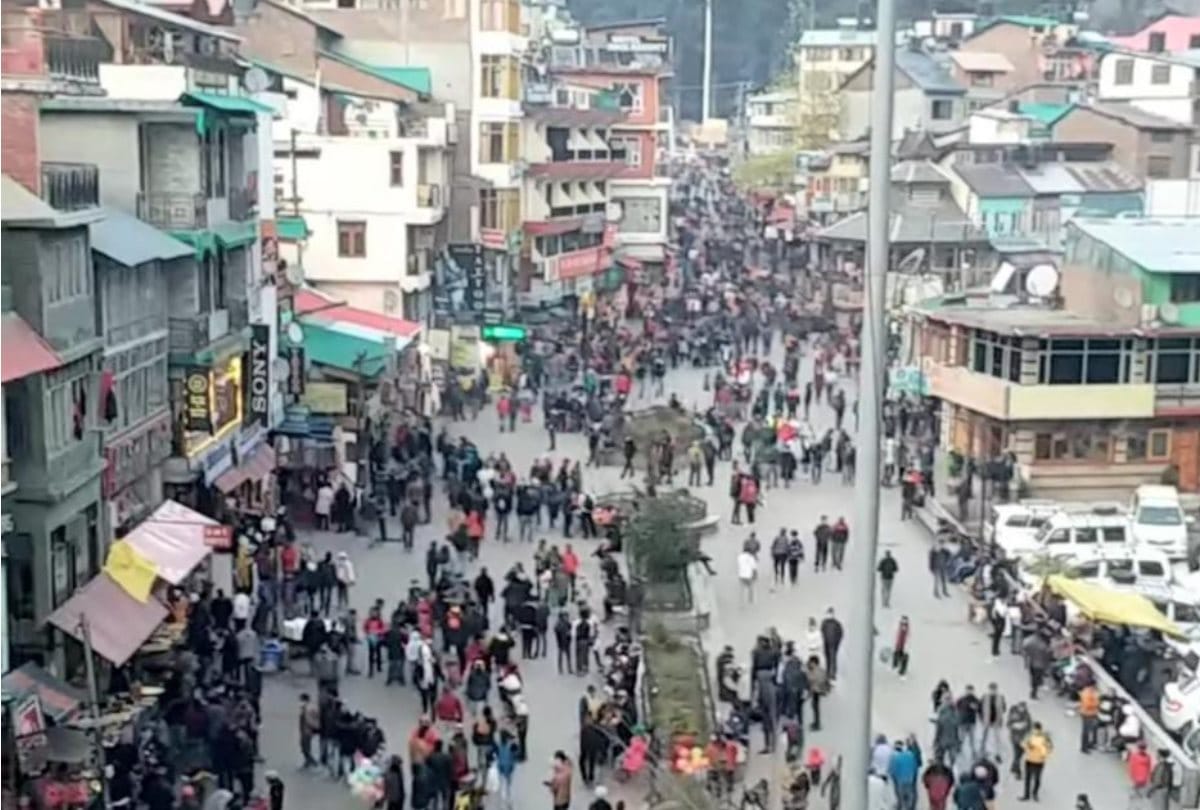 tourist in manali and shimla to celebrate new year 2021