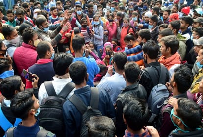 Stones in two groups of Allahabad University and competitive students, one student shot in firing