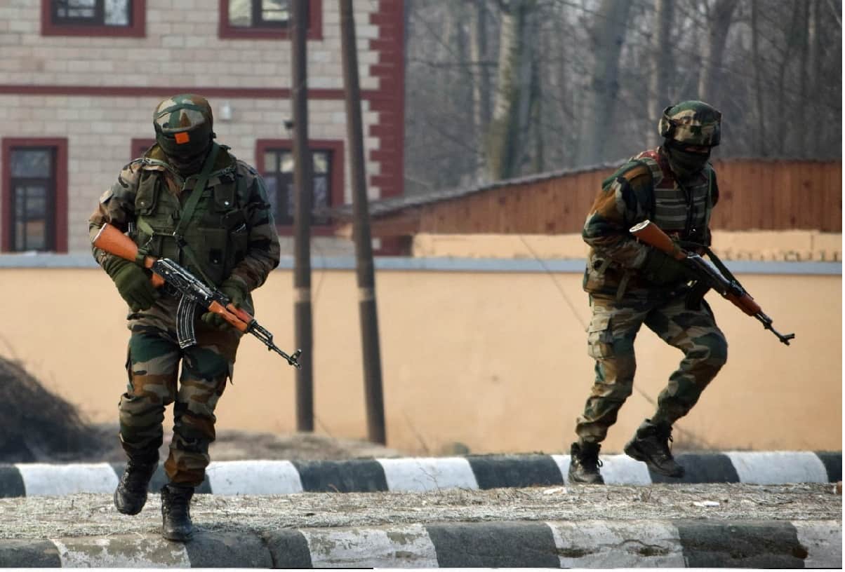 Srinagar hmt encounter between terrorists and force in HMT area on outskirts of Srinagar