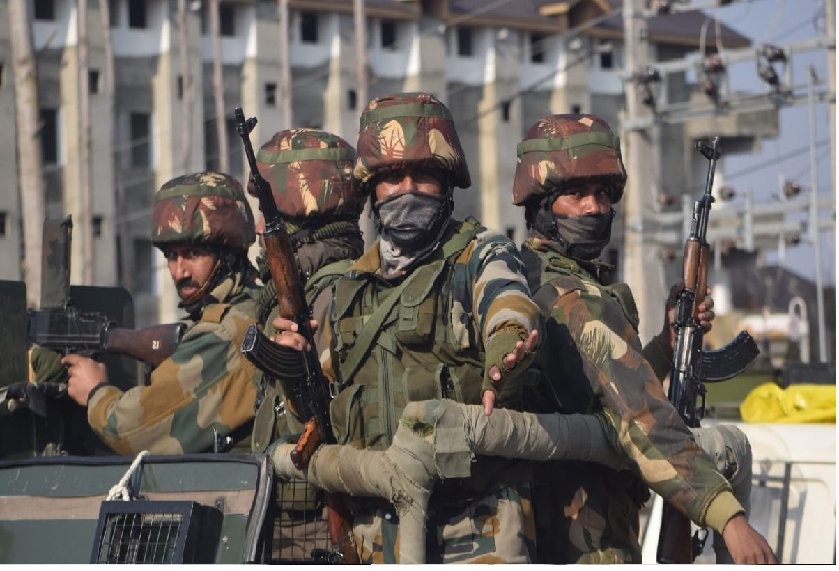 Jammu Kashmir Tral Encounter between security forces and terrorists, jammu kashmir news