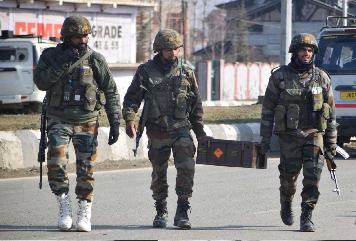 Jammu Kashmir Tral Encounter between security forces and terrorists, jammu kashmir news