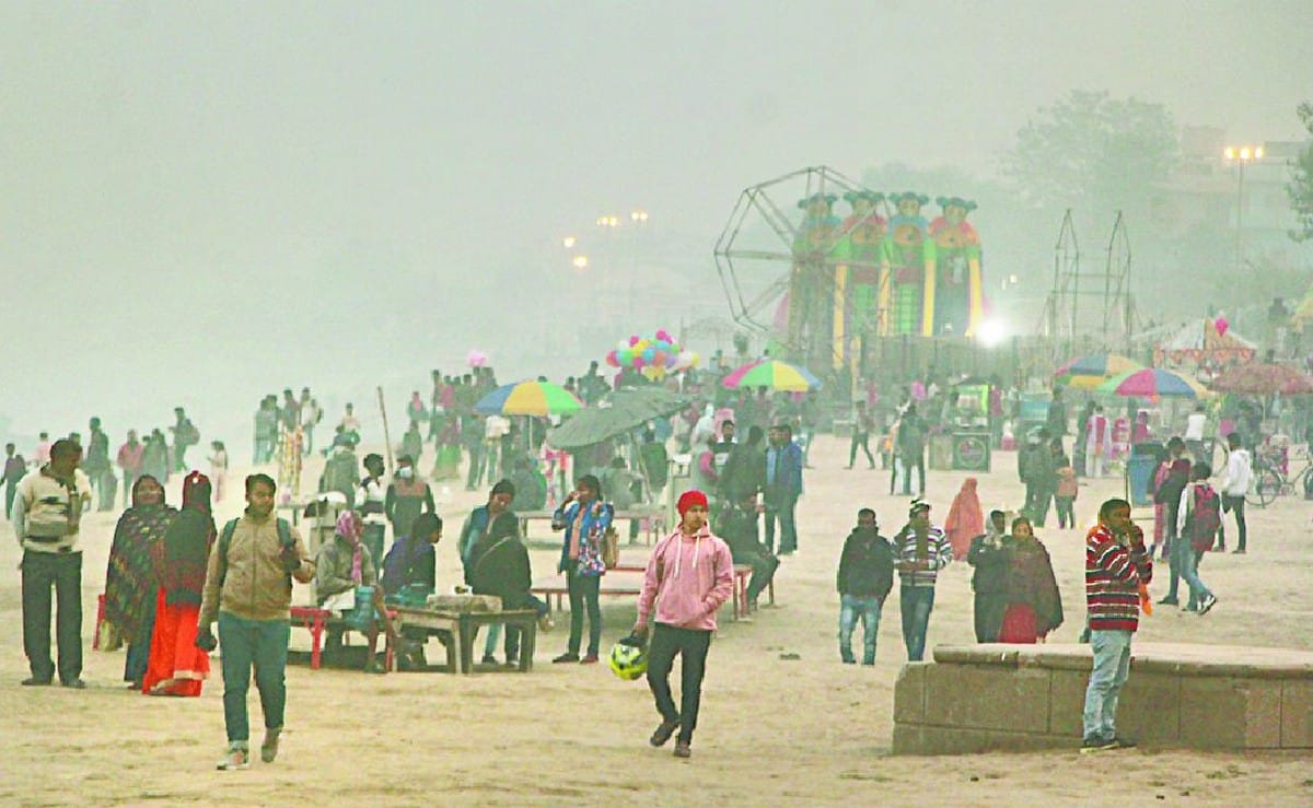 Varanasi Weather: Aerial mist increased dampness from damp winds won't get relief from cold for three days