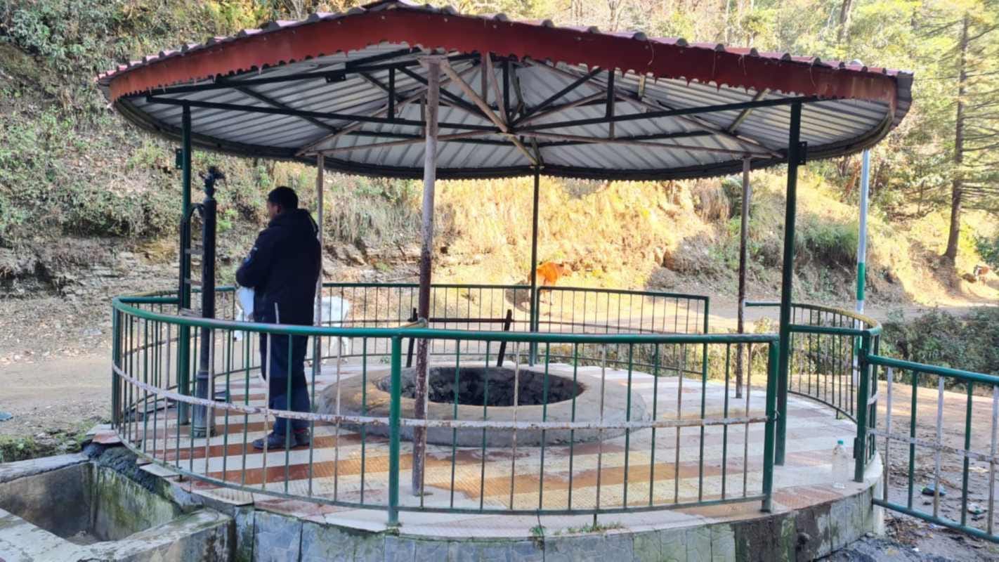 uttarakhand news : well in 7000 ft height is 191 year old and also unique in mussoorie