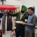 किसानों के साथ पीयूष गोयल और नरेंद्र सिंह तोमर