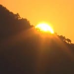 गुवाहाटी के ब्रह्मपुत्र घाट पर सूर्यास्त का सुंदर नजारा