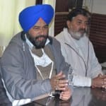 पत्रकार वार्ता में बोलते चंद्रजीत सिंह निक्कू